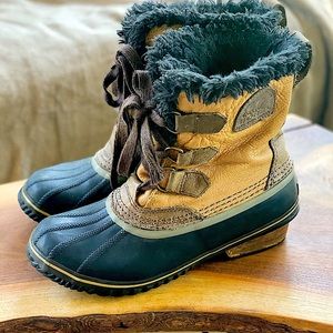 Sorel women’s size 8 boot. Waterproof. Worn with love.